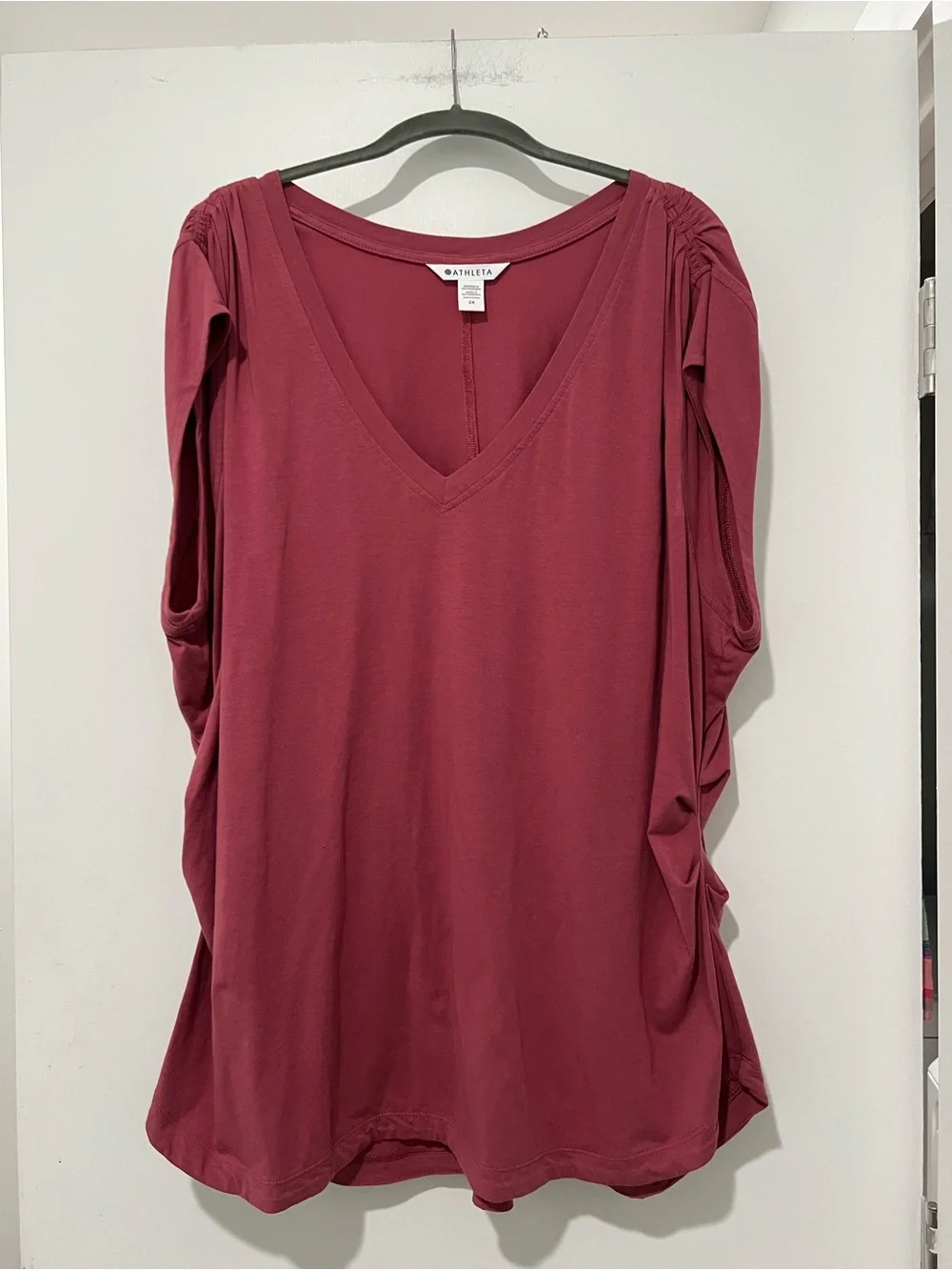 Athleta Women's V-Neck Long Sleeve Top in Wine - Picture 1 of 5